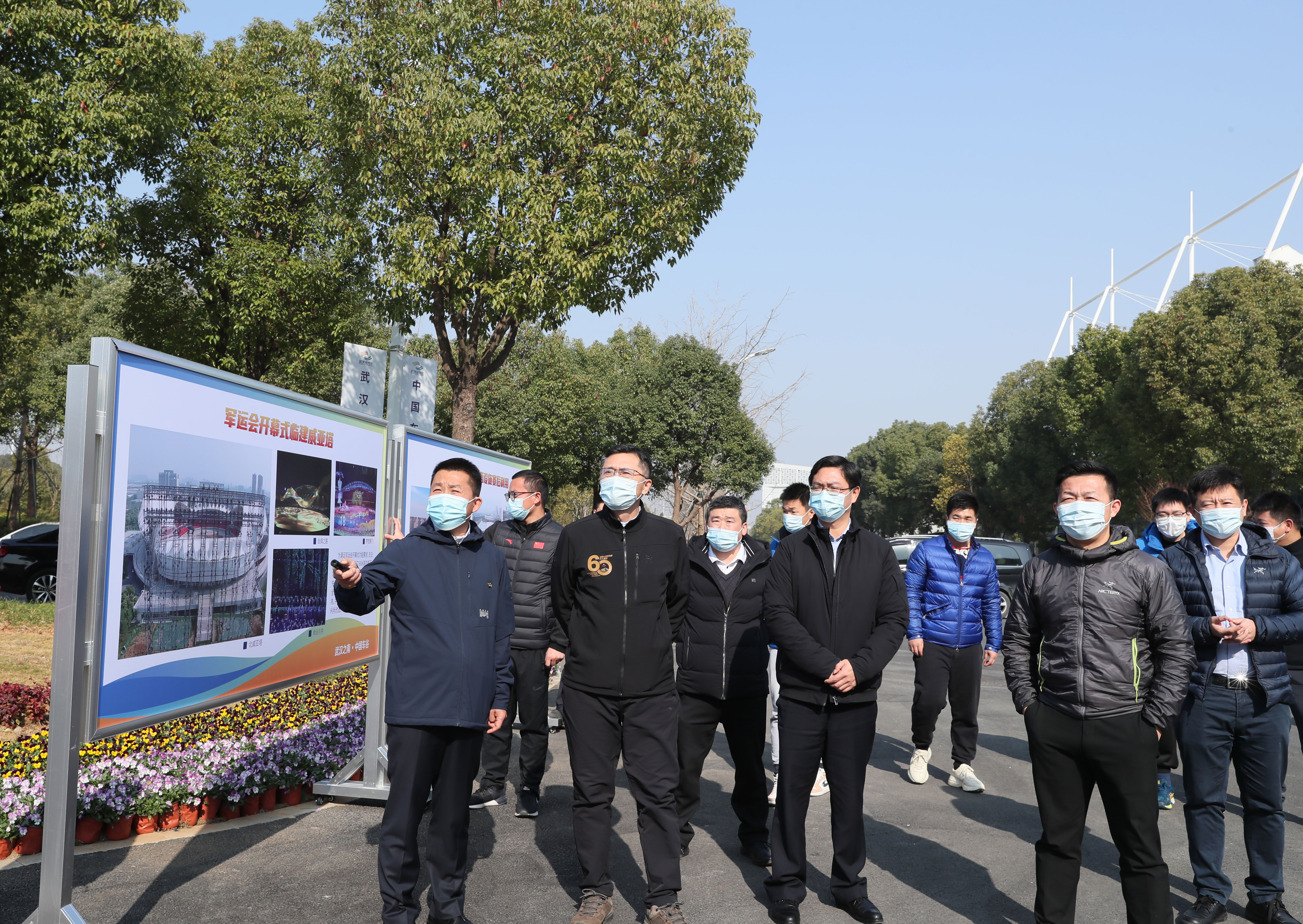 國家體育總局登山運動管理中心主任韓建國考察公司攀巖基地