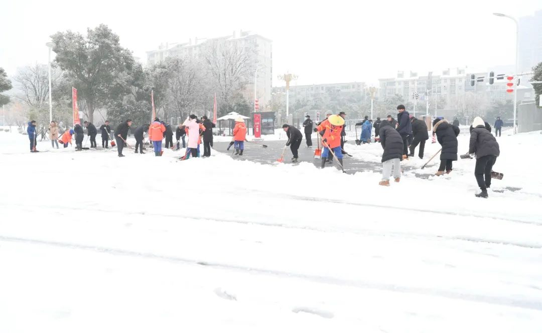 掃雪除冰保安全，平平安安過大年