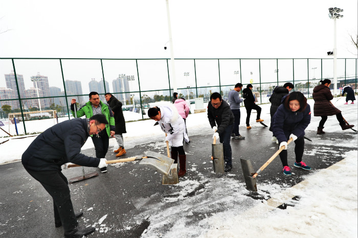 一場(chǎng)雪，體育中心美得不要不要的 但最美的風(fēng)景還是他們(圖5)