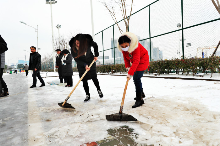 一場雪，體育中心美得不要不要的</br>但最美的風(fēng)景還是他們(圖9)